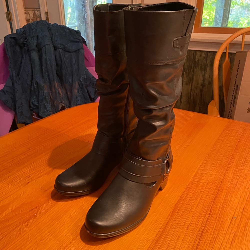 INSULATED heeled boots! Easy Street WIDE Insulated Black Leather Women's Boots